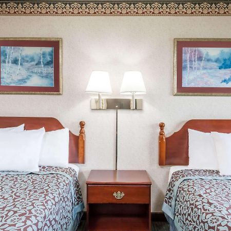 Days Inn By Wyndham Танерсвил Екстериор снимка