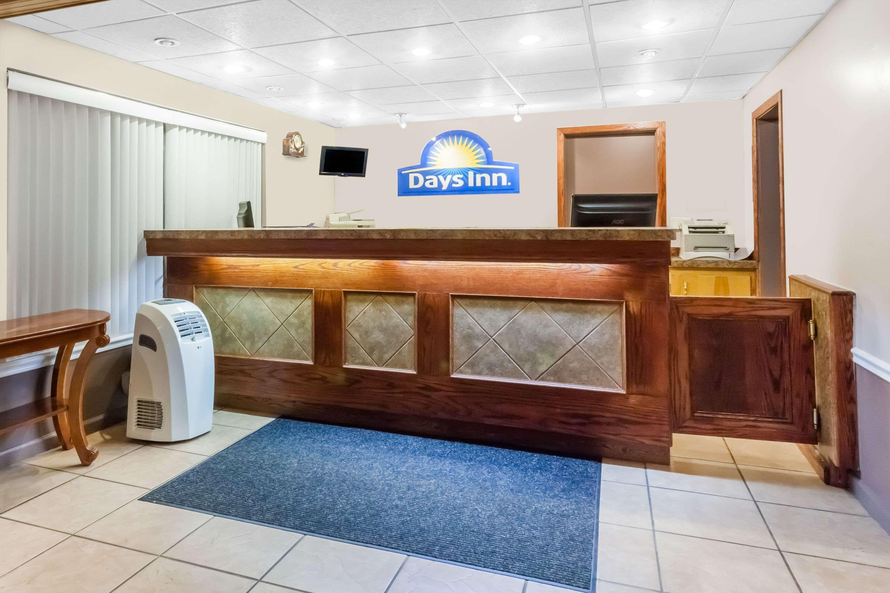 Days Inn By Wyndham Танерсвил Екстериор снимка